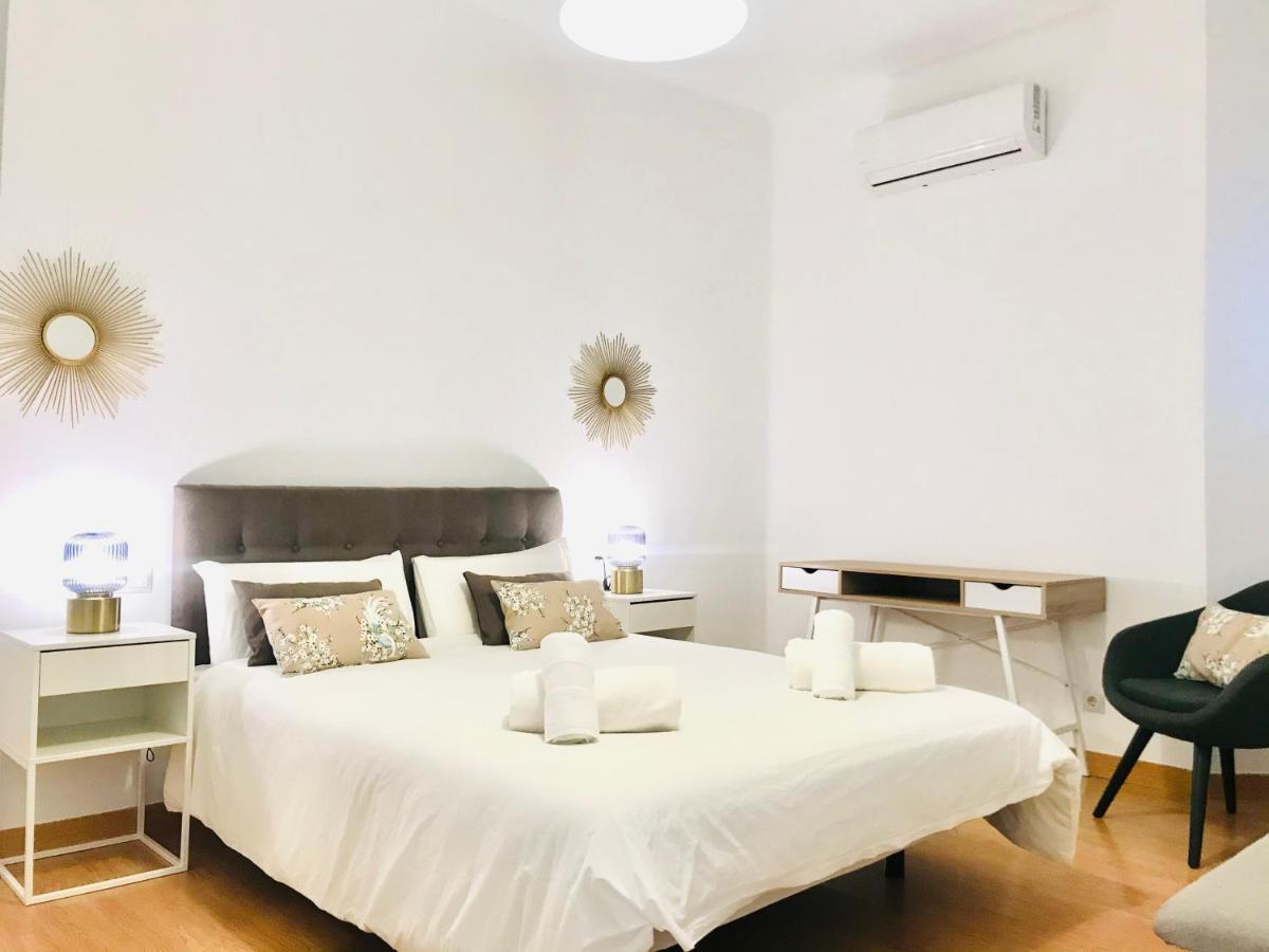 Gleaming & Well Located Apartment In Malaga Center Exterior foto