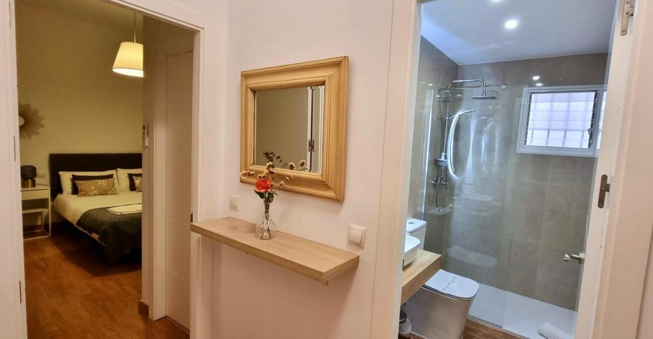 Gleaming & Well Located Apartment In Malaga Center Exterior foto