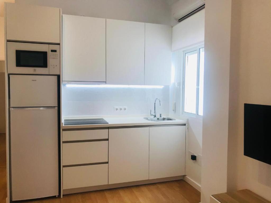 Gleaming & Well Located Apartment In Malaga Center Exterior foto